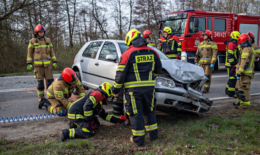 Wypadek na drodze nr 22 zdjęcie nr 328124