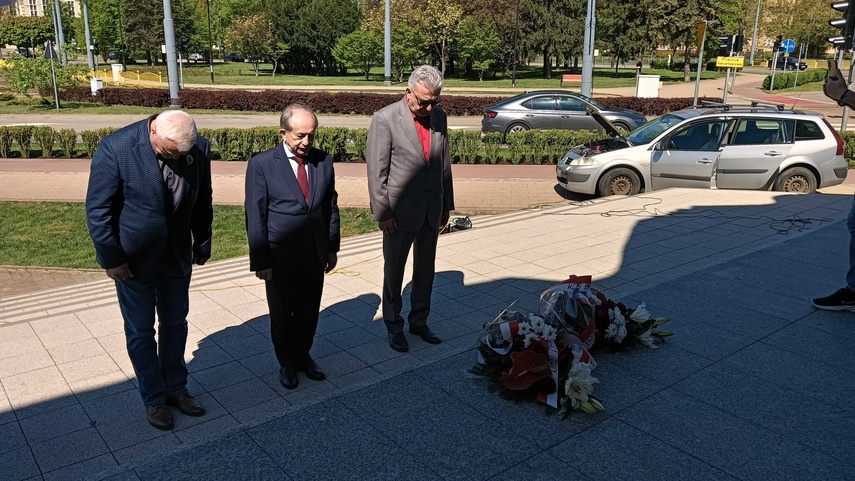Lewica świętowała pod Pomnikiem Odrodzenia zdjęcie nr 329067
