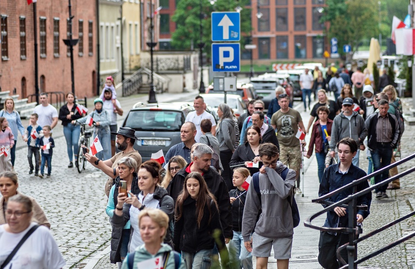 Biel i czerwień na starówce zdjęcie nr 329100