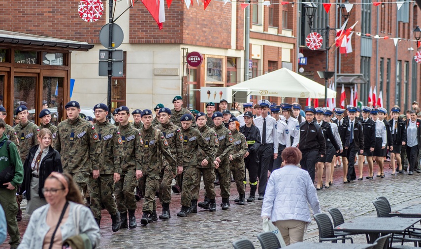 Biel i czerwień na starówce zdjęcie nr 329109