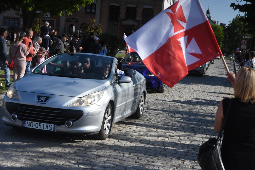 Kabriolety  na Starym Mieście zdjęcie nr 329195