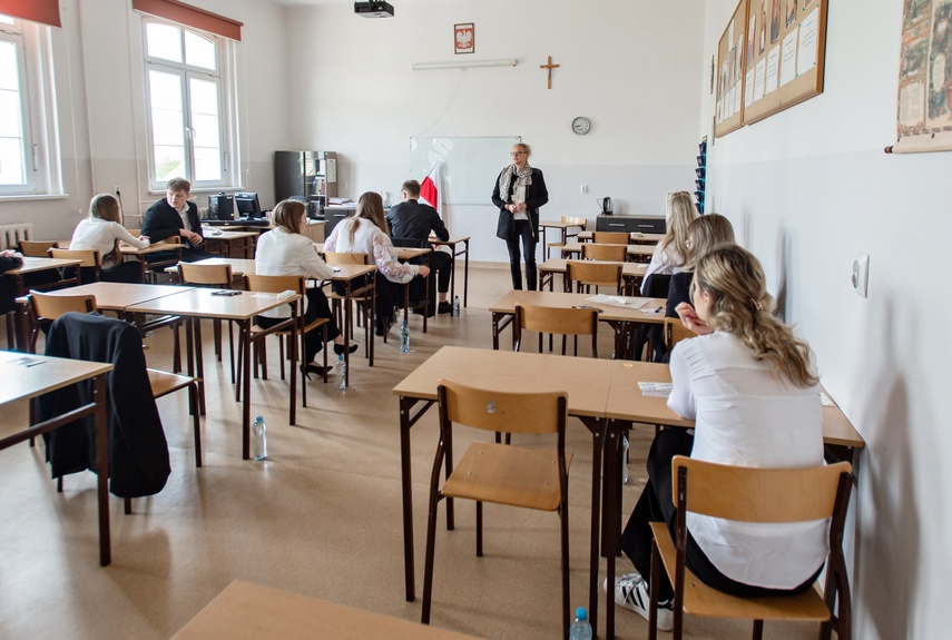  Kasztany kwitną, matury czas zacząć zdjęcie nr 329236