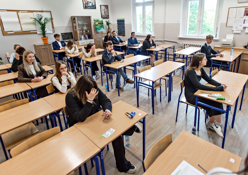  Kasztany kwitną, matury czas zacząć zdjęcie nr 329241