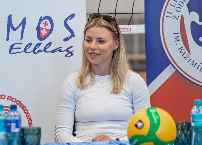 Aleksandra Szczygłowska odwiedziła młodych siatkarzy zdjęcie nr 329393