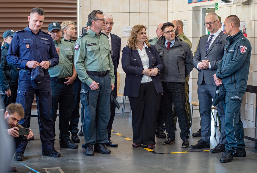 Nos i cztery łapy na służbie zdjęcie nr 330841