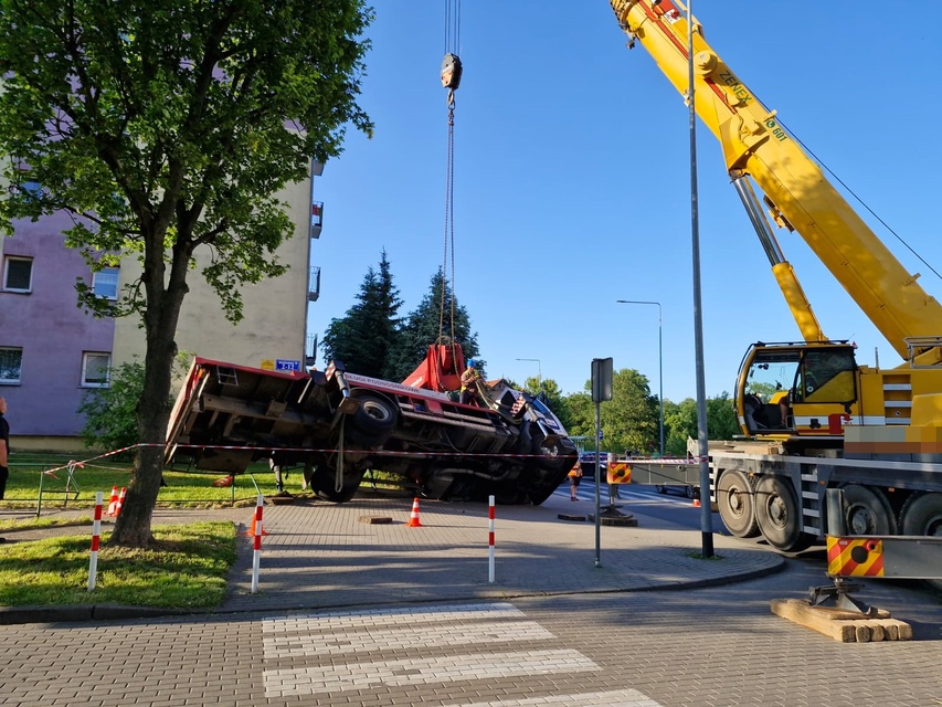 Zdarzenie z udziałem podnośnika zdjęcie nr 332333