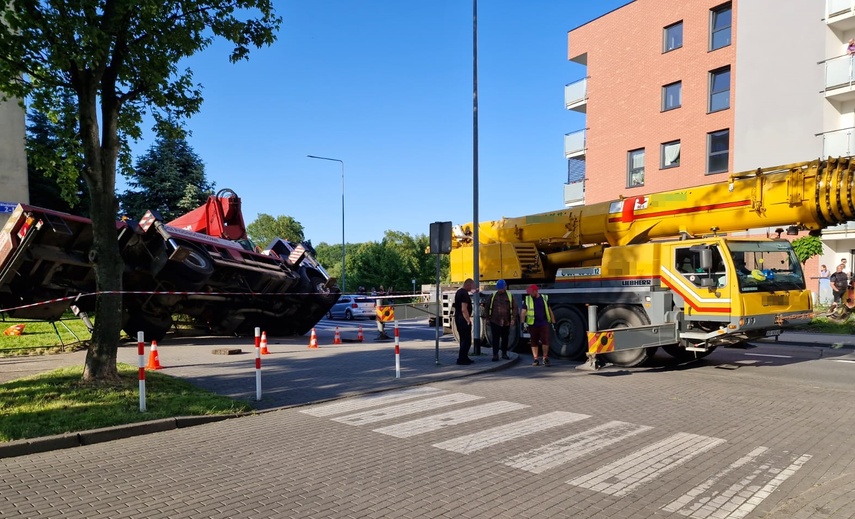 Zdarzenie z udziałem podnośnika zdjęcie nr 332335