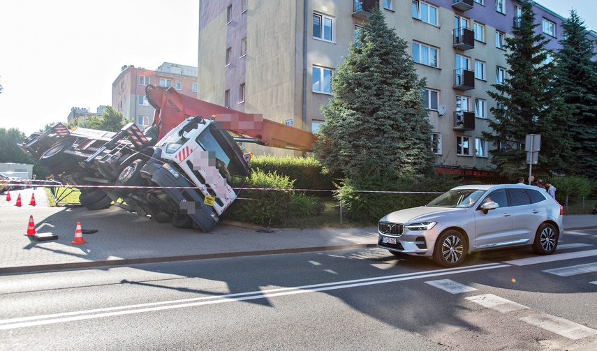 Zdarzenie z udziałem podnośnika zdjęcie nr 332329