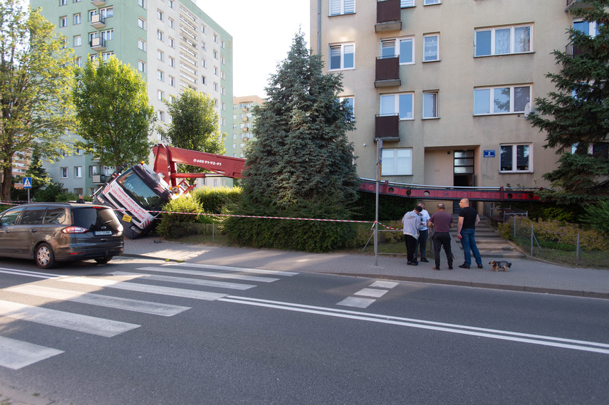 Zdarzenie z udziałem podnośnika zdjęcie nr 332328