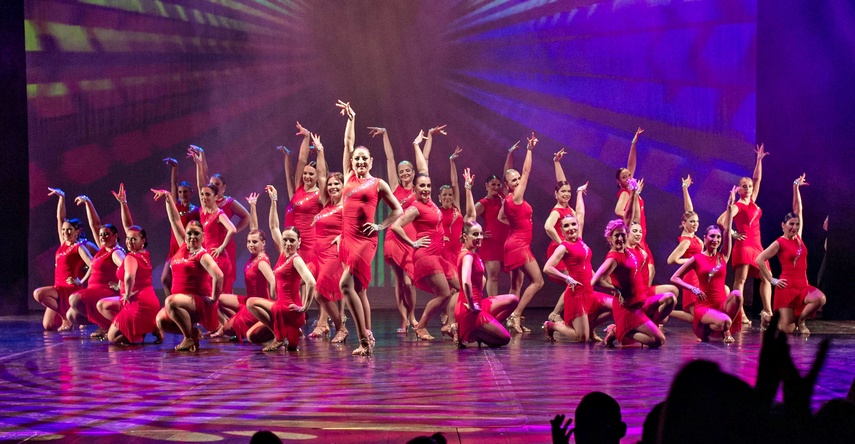 Taneczna osiemnastka szkoły Broadway zdjęcie nr 332589