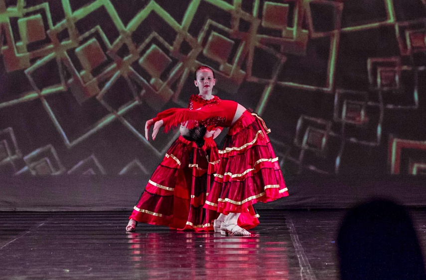 Taneczna osiemnastka szkoły Broadway zdjęcie nr 332616