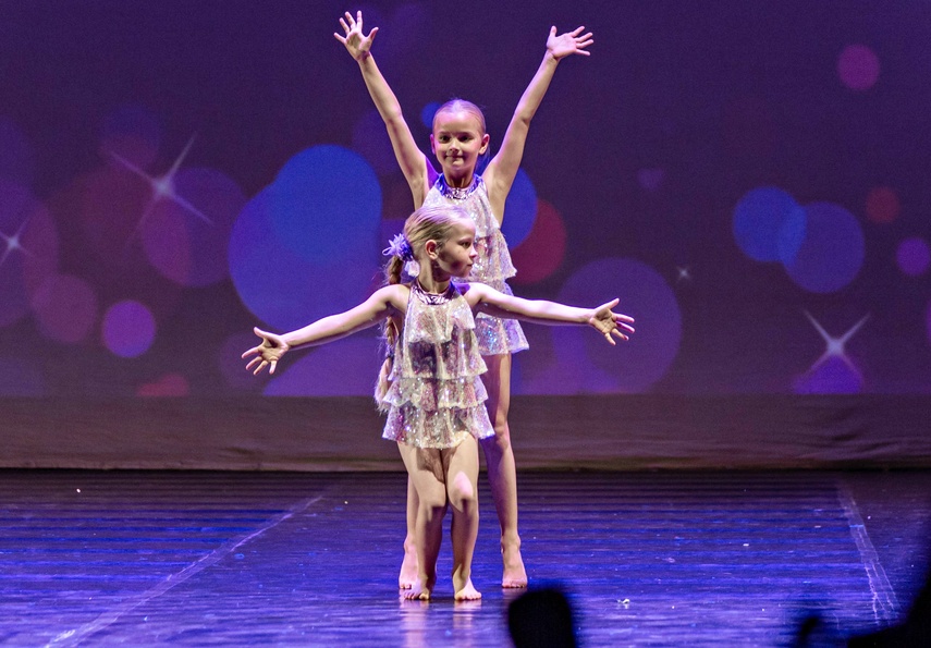 Taneczna osiemnastka szkoły Broadway zdjęcie nr 332592