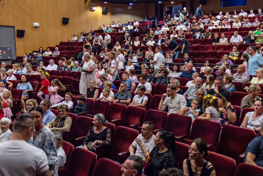 Taneczna osiemnastka szkoły Broadway zdjęcie nr 332545