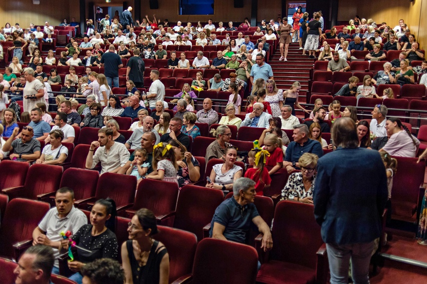 Taneczna osiemnastka szkoły Broadway zdjęcie nr 332544