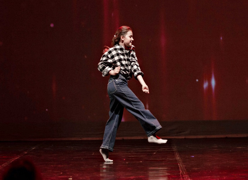Taneczna osiemnastka szkoły Broadway zdjęcie nr 332607