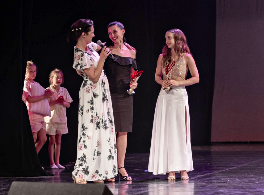 Taneczna osiemnastka szkoły Broadway zdjęcie nr 332644