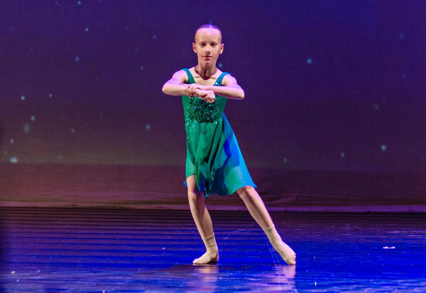 Taneczna osiemnastka szkoły Broadway zdjęcie nr 332624