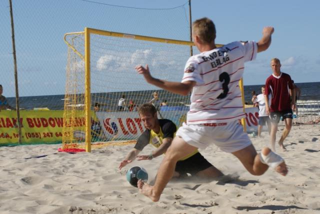Młodzieżowcy na plaży zdjęcie nr 26651
