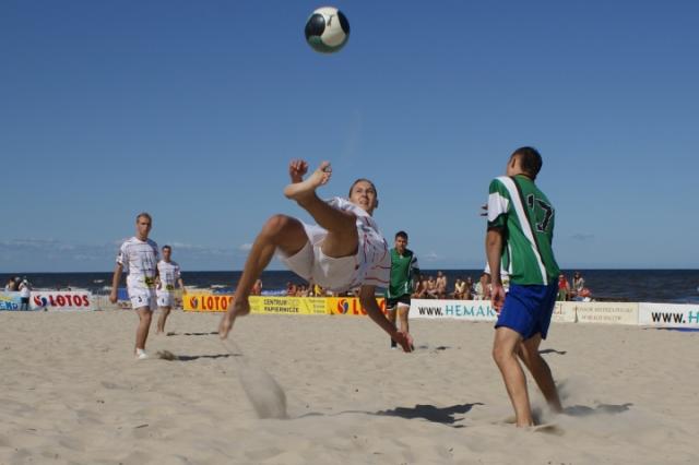 Młodzieżowcy na plaży zdjęcie nr 26647