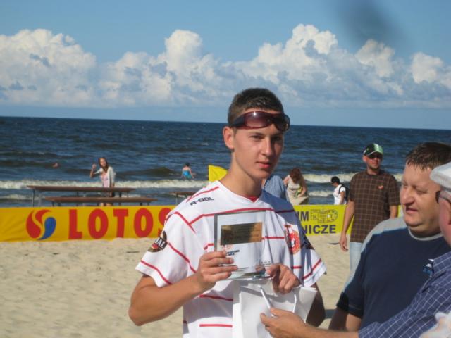Młodzieżowcy na plaży zdjęcie nr 26661