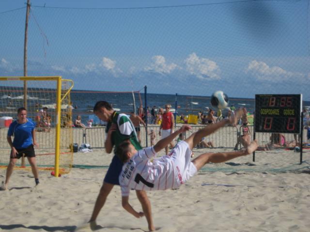 Młodzieżowcy na plaży zdjęcie nr 26657