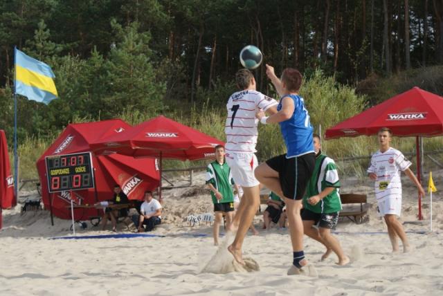 Młodzieżowcy na plaży zdjęcie nr 26645