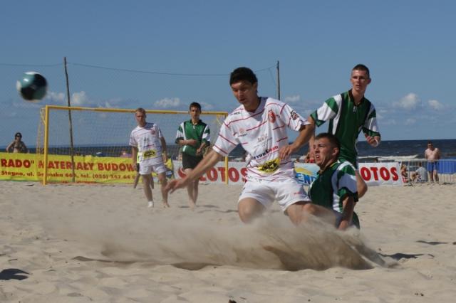 Młodzieżowcy na plaży zdjęcie nr 26648