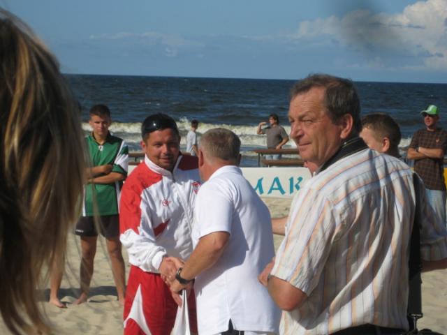 Młodzieżowcy na plaży zdjęcie nr 26659