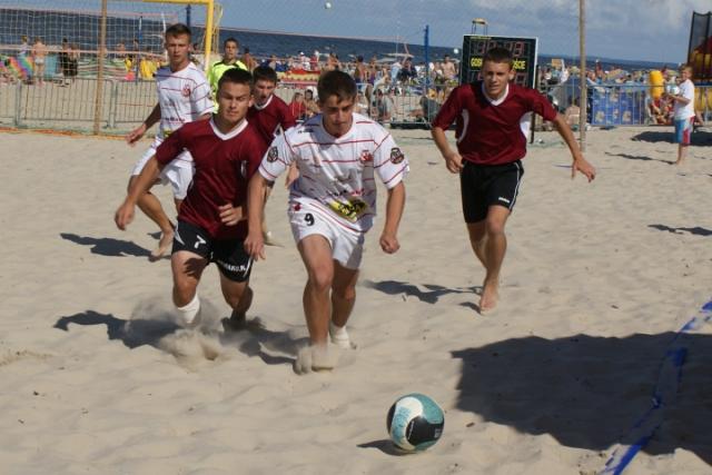 Młodzieżowcy na plaży zdjęcie nr 26650