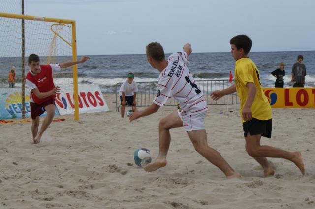 Młodzieżowcy na plaży zdjęcie nr 26639