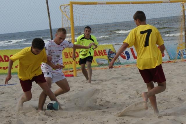 Młodzieżowcy na plaży zdjęcie nr 26642