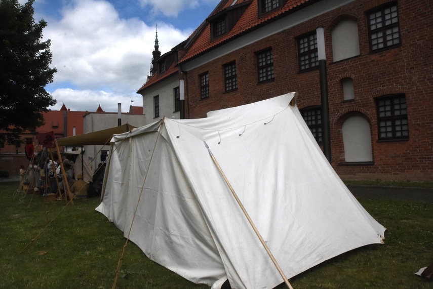 Truso na dziedzińcu muzeum zdjęcie nr 332986