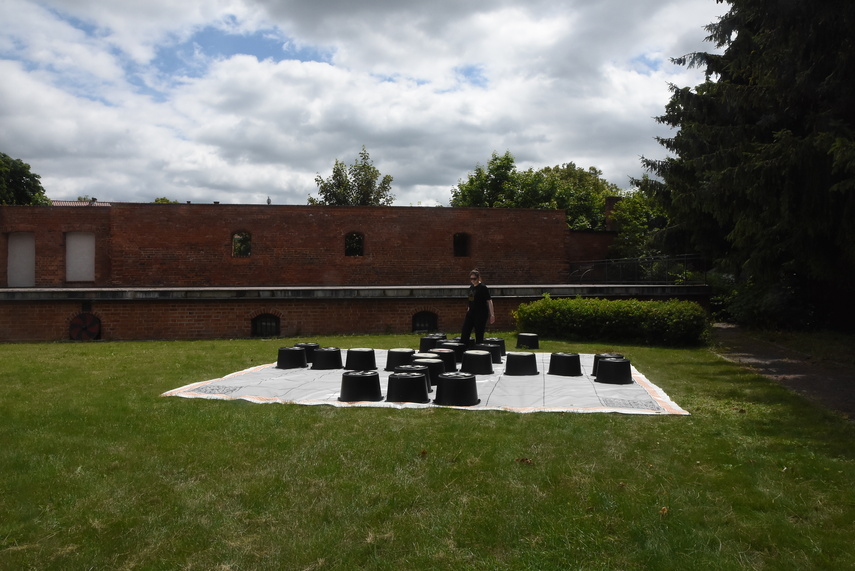 Truso na dziedzińcu muzeum zdjęcie nr 332984