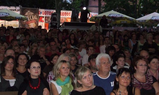 Publiczność poważnie potraktowała swój jurorski obowiązek i w skupieniu wsłuchuje się w wykonywane utwory. Przecież