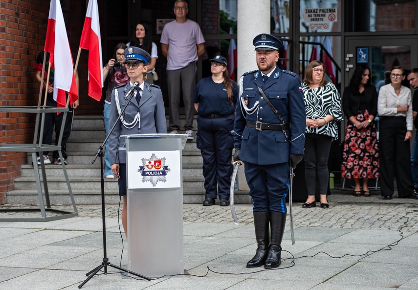 Świętują policjanci zdjęcie nr 333844