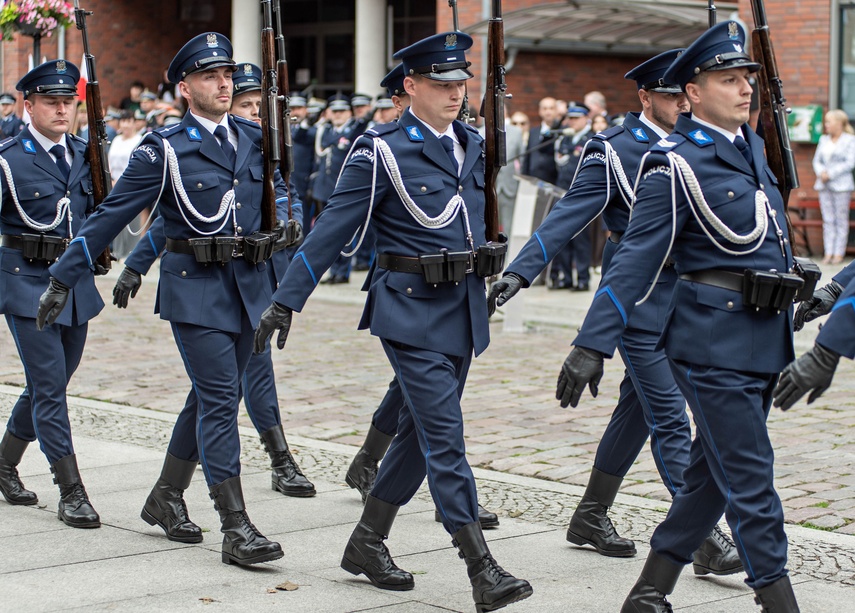 Świętują policjanci zdjęcie nr 333883