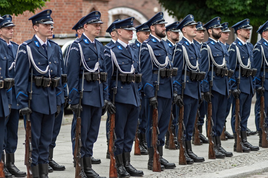 Świętują policjanci zdjęcie nr 333856