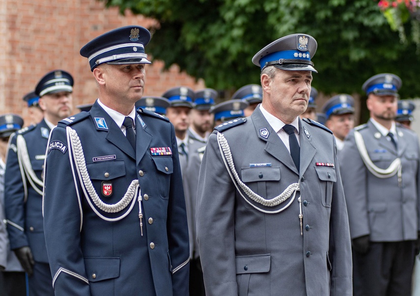 Świętują policjanci zdjęcie nr 333854