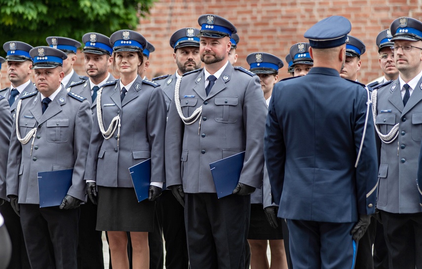 Świętują policjanci zdjęcie nr 333861