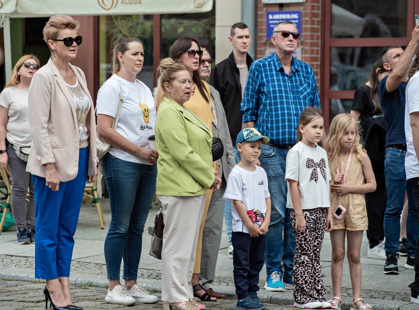 Świętują policjanci zdjęcie nr 333847
