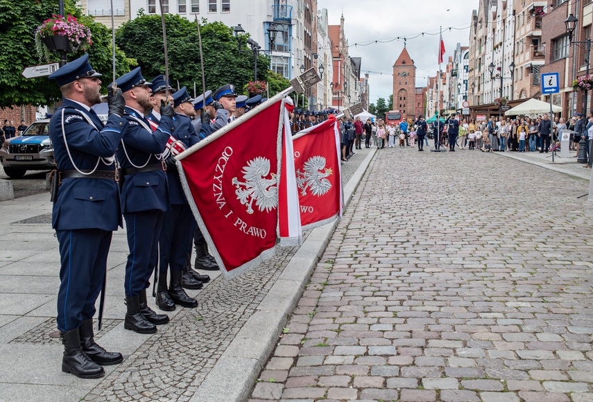 Świętują policjanci zdjęcie nr 333850