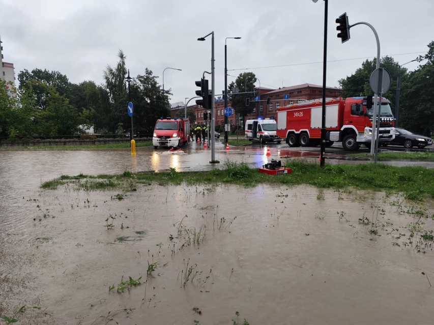 To się ogląda Kumiela też wylała, zalana ul. Związku Jaszczurczego