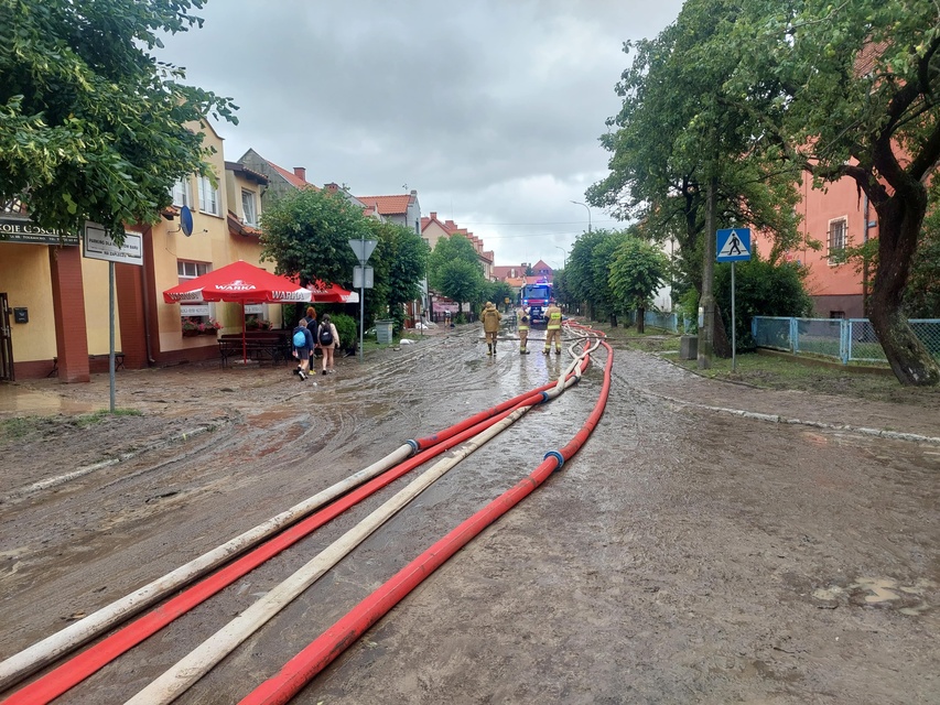 „Nie spaliśmy, nie mamy prądu, wody, nic...” zdjęcie nr 334536