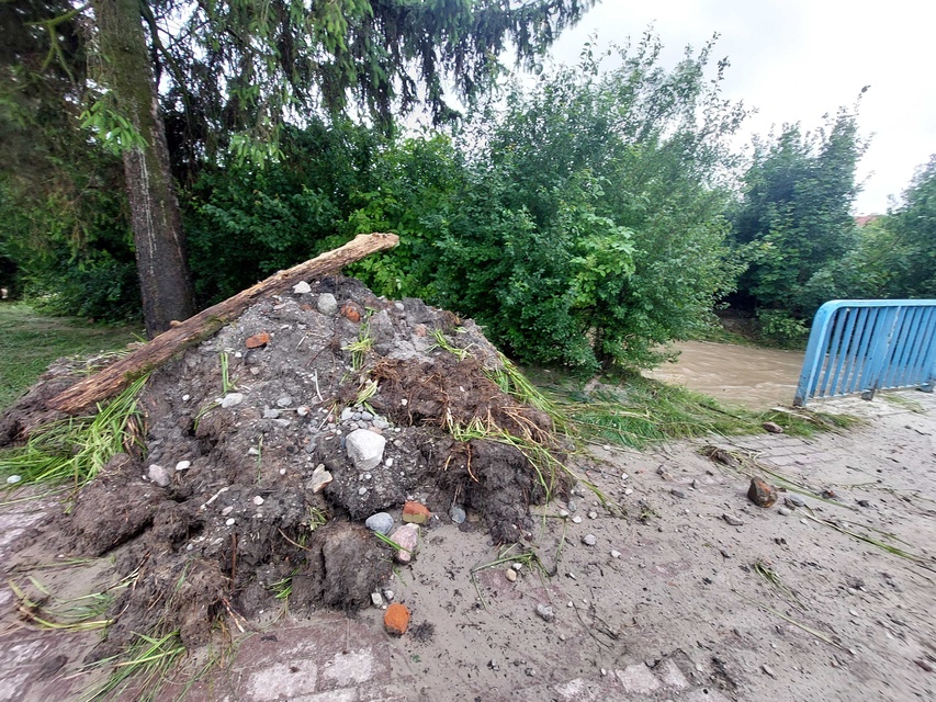 „Nie spaliśmy, nie mamy prądu, wody, nic...” zdjęcie nr 334555