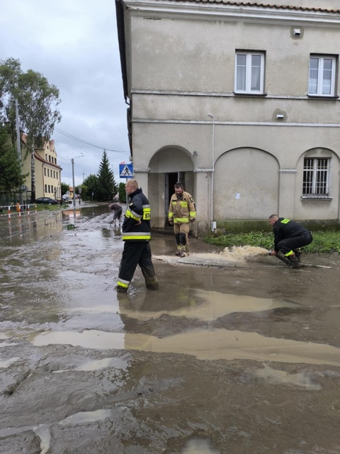 „Nie spaliśmy, nie mamy prądu, wody, nic...” zdjęcie nr 334560