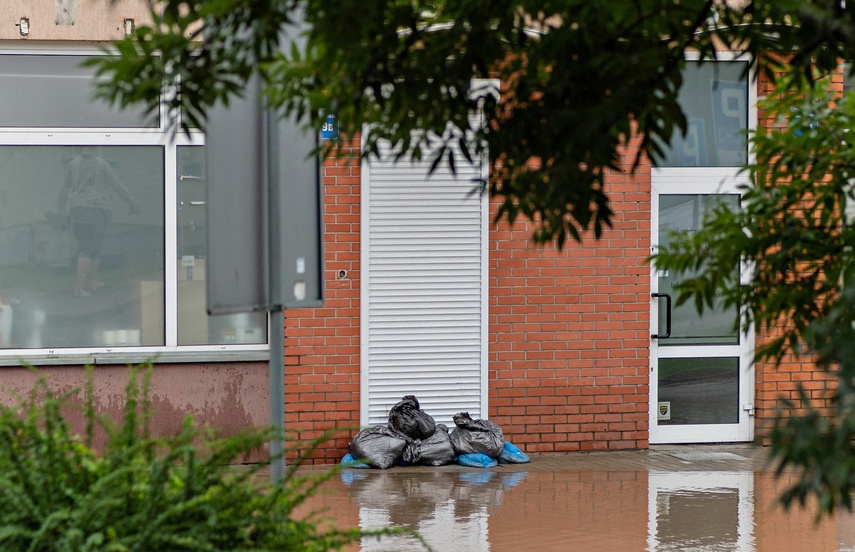 Szpital uratowany przed wodą, okolice zalane zdjęcie nr 334568