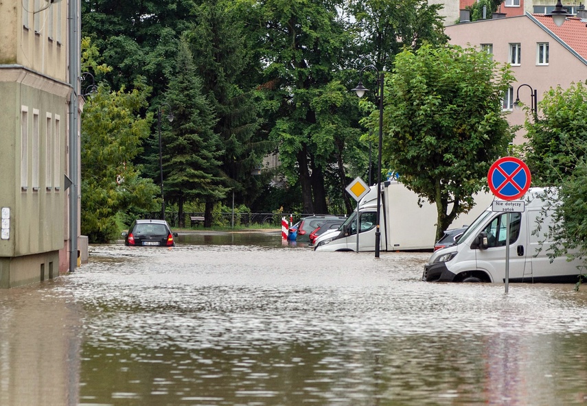 Szpital uratowany przed wodą, okolice zalane zdjęcie nr 334565