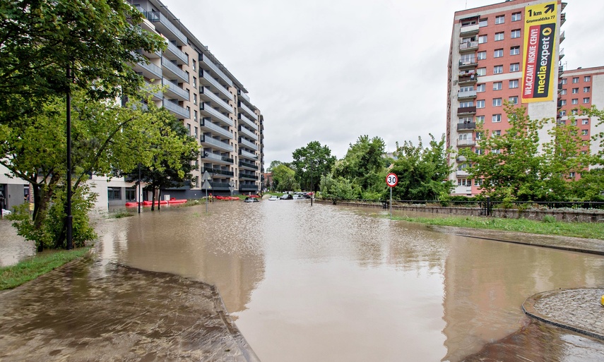 Szpital uratowany przed wodą, okolice zalane zdjęcie nr 334606