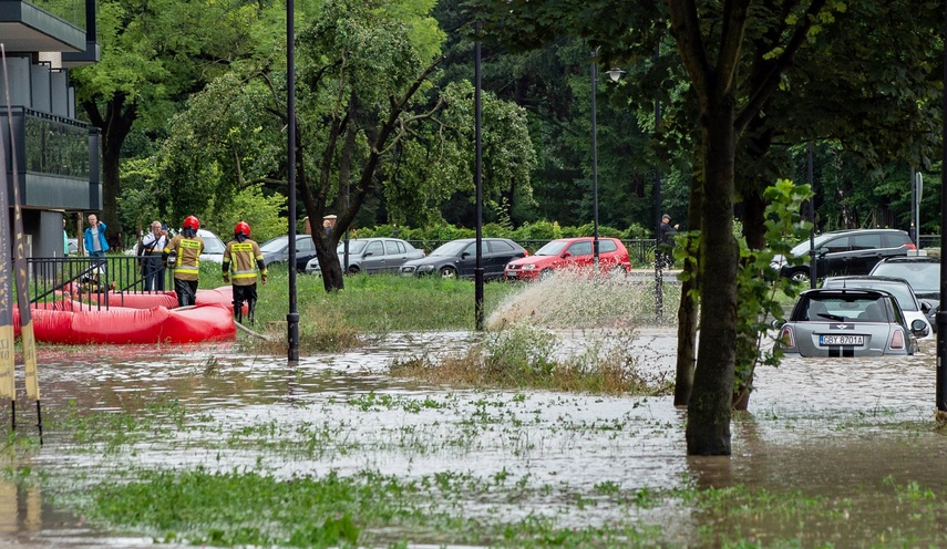 Szpital uratowany przed wodą, okolice zalane zdjęcie nr 334604