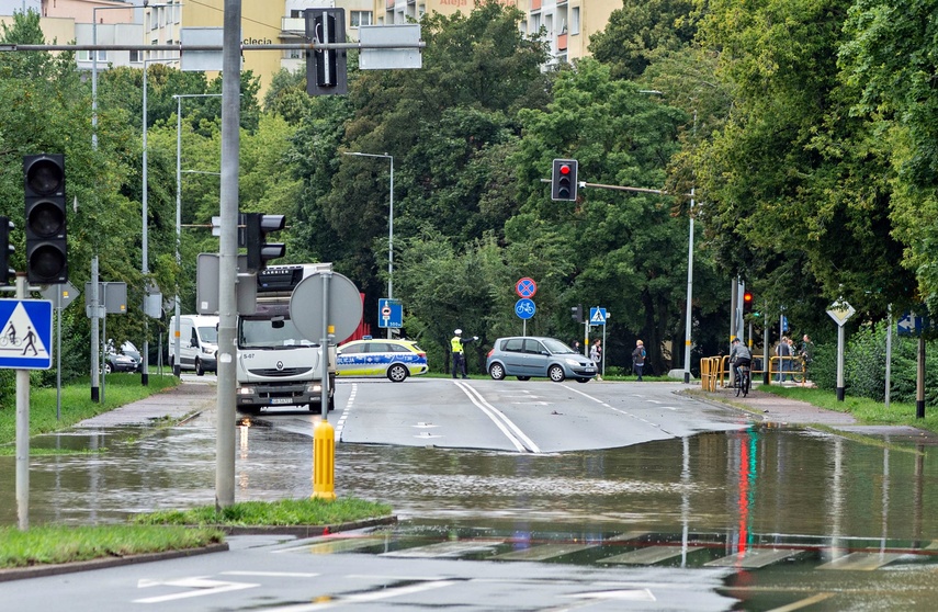 Szpital uratowany przed wodą, okolice zalane zdjęcie nr 334603